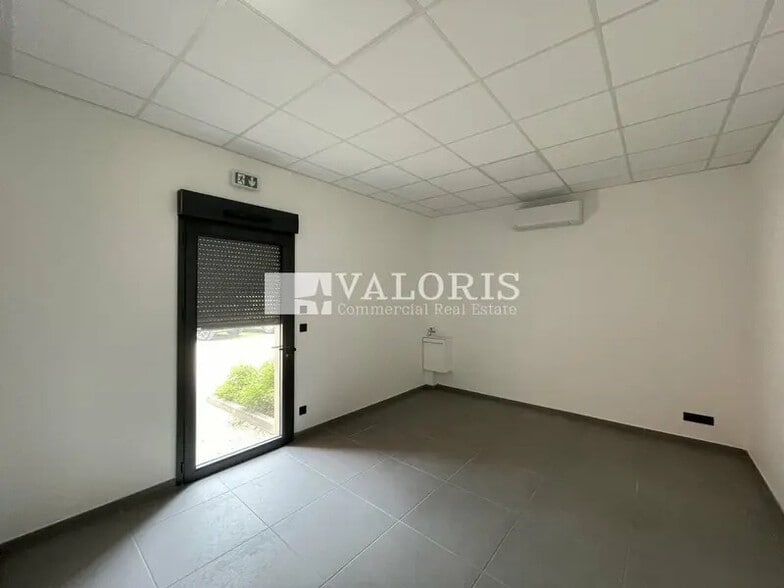 27 Rue Sainte Barbe, Sainte-Foy-lès-Lyon à louer - Photo intérieure - Image 2 de 11