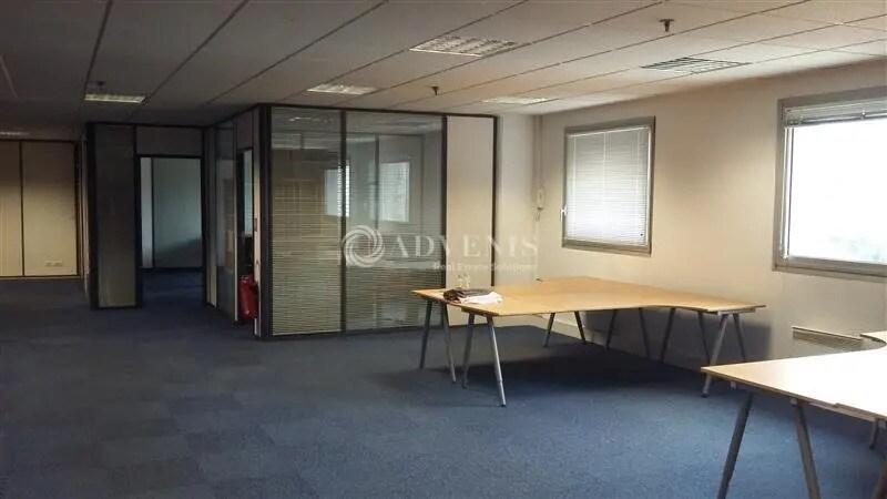 Office in Croissy-Beaubourg for lease - Interior Photo - Image 3 of 8