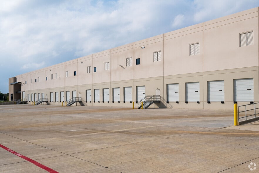 3233 Buda Ln, Fort Worth, TX for lease - Building Photo - Image 3 of 10