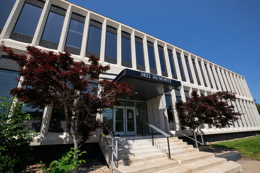 3822 Summit St, Kansas City, MO for sale - Building Photo - Image 2 of 3