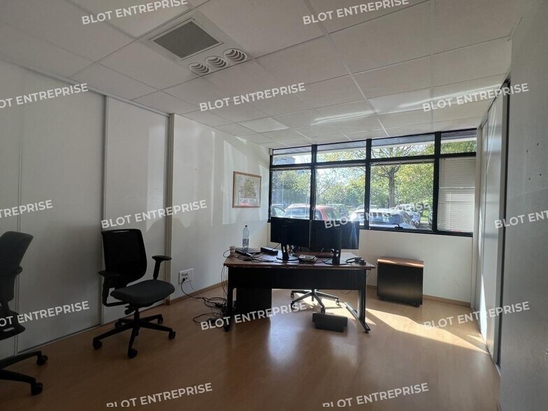 Office in Cesson-Sévigné for lease - Interior Photo - Image 1 of 7