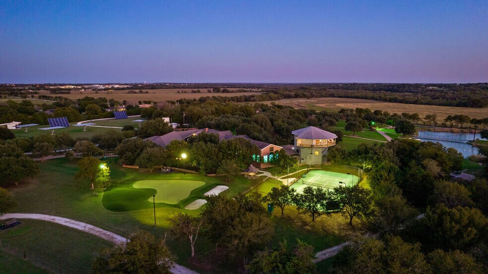 2313 Country Spring Rd, Lorena, TX à vendre - Photo du bâtiment - Image 2 de 40