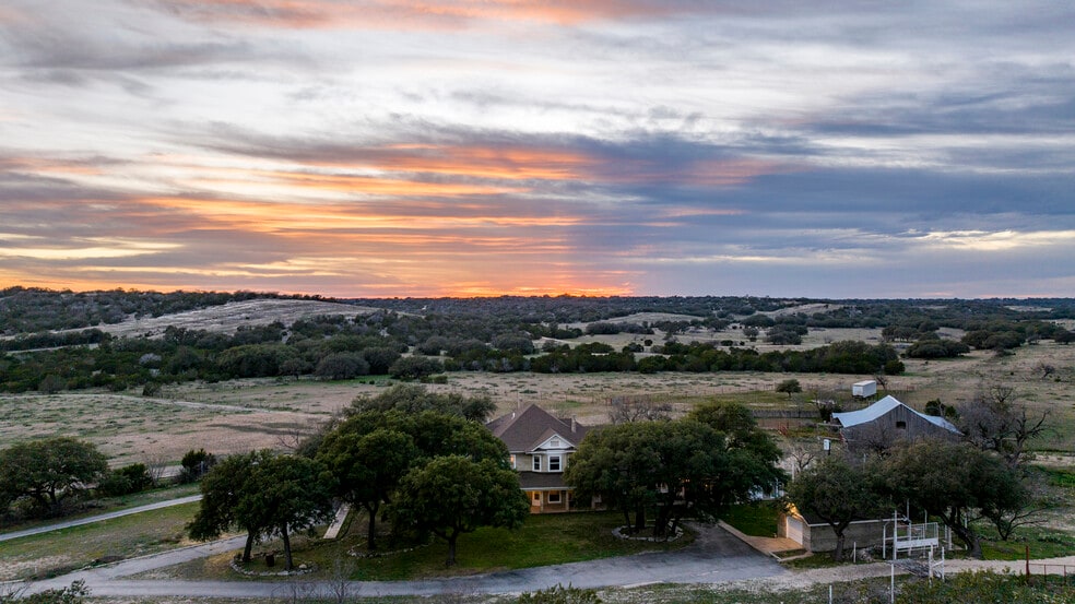 Deberry Lane, Sonora, TX à vendre - Photo principale - Image 1 de 58