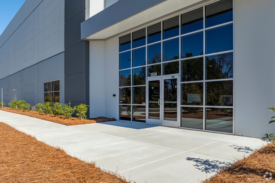 11524 Beltway Industrial Dr, Huntersville, NC for lease - Building Photo - Image 2 of 2