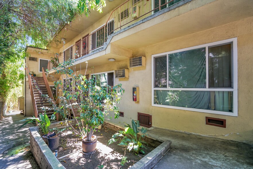 710 N La Fayette Park Pl, Los Angeles, CA à vendre - Photo du bâtiment - Image 3 de 15