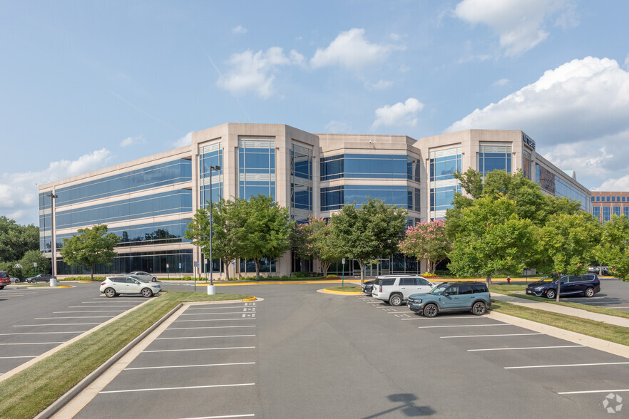 13880 Dulles Corner Ln, Herndon, VA à louer - Photo du bâtiment - Image 1 de 10