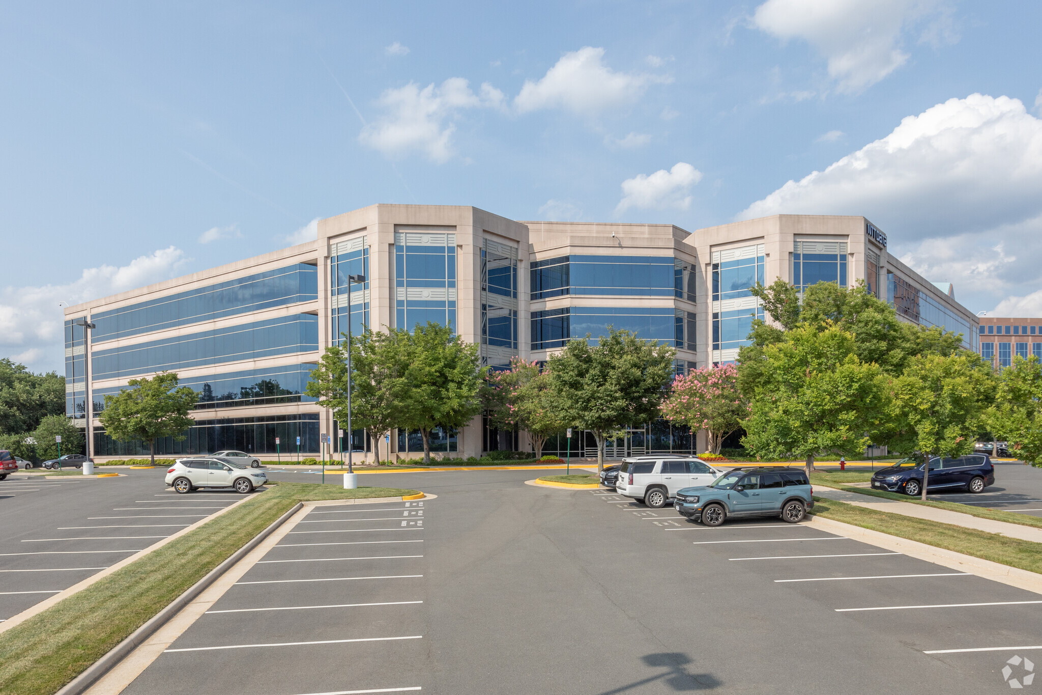 2355 Dulles Corner Blvd, Herndon, VA for lease Building Photo- Image 1 of 14