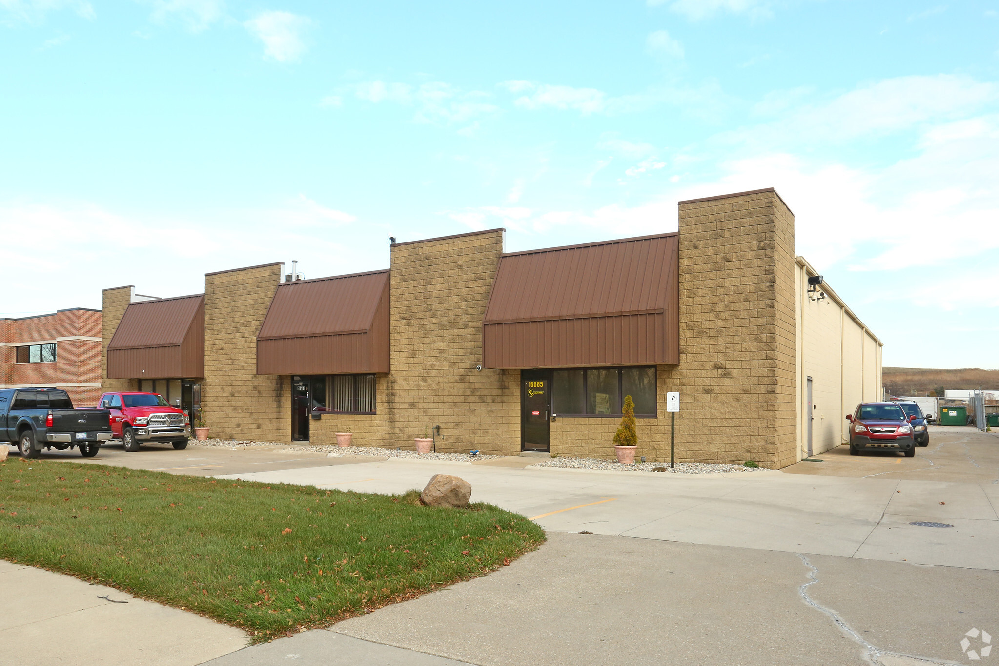 16657-16665 Racho Rd, Taylor, MI for lease Primary Photo- Image 1 of 8