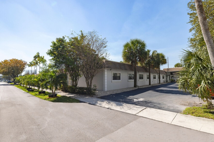 151 SW 1st St, Dania Beach, FL à louer - Photo du bâtiment - Image 2 de 48