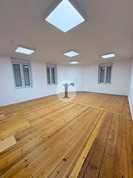 Office in La Madeleine for sale Interior Photo- Image 1 of 6