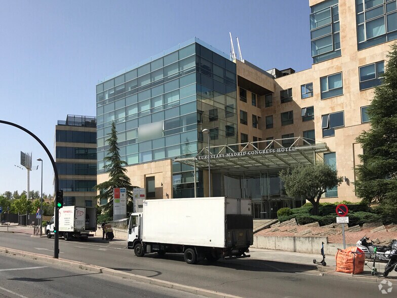 Avenida Transición Española, 24, Alcobendas, Madrid à louer - Photo du bâtiment - Image 2 de 5