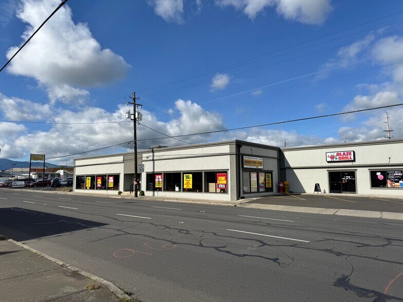 1165 Court St, Medford, OR for lease - Building Photo - Image 2 of 5