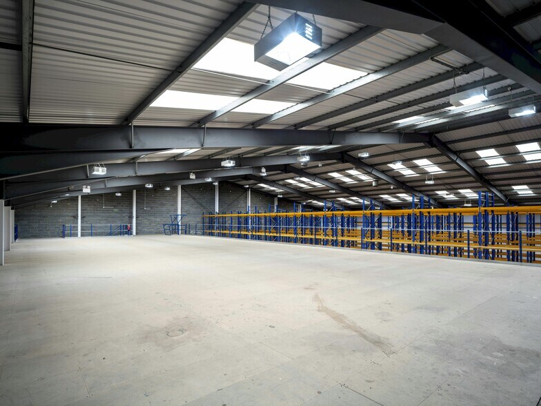 49-53 Standard Rd, Londres à louer - Photo du bâtiment - Image 2 de 9