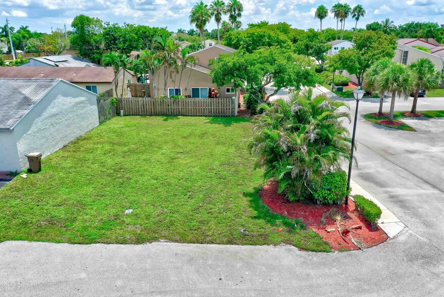 834 Cumberland Ter, Davie, FL for sale - Primary Photo - Image 1 of 1