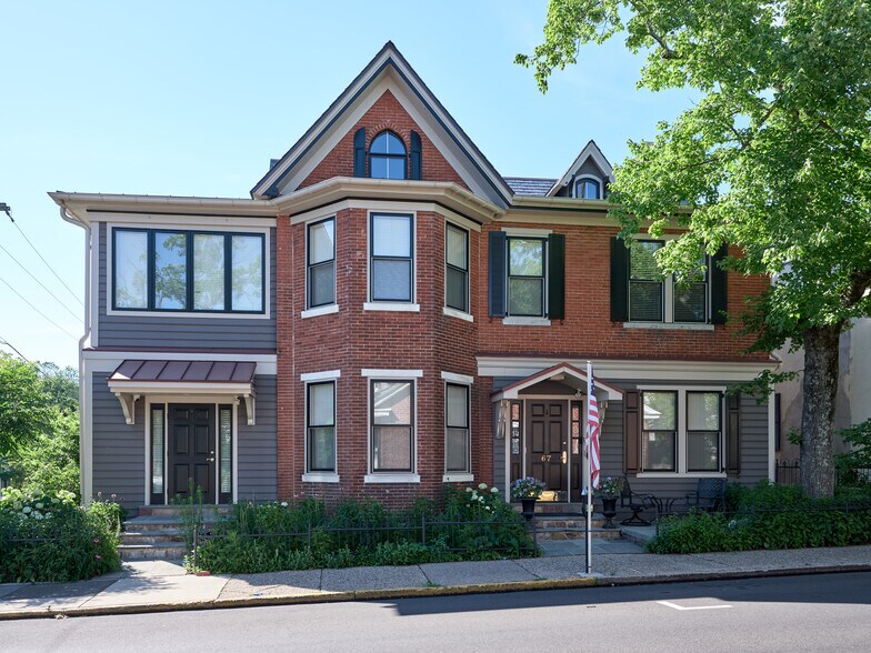 67 W Court St, Doylestown, PA à louer - Photo du bâtiment - Image 2 de 30