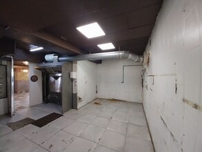 Retail in Madrid, Madrid for lease Interior Photo- Image 2 of 6