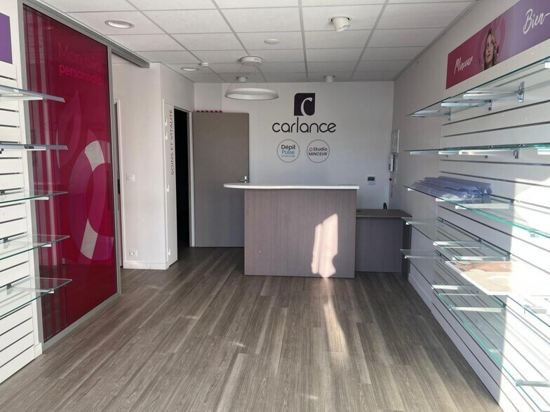Retail in Roquebrune Sur Argens for sale - Interior Photo - Image 1 of 13