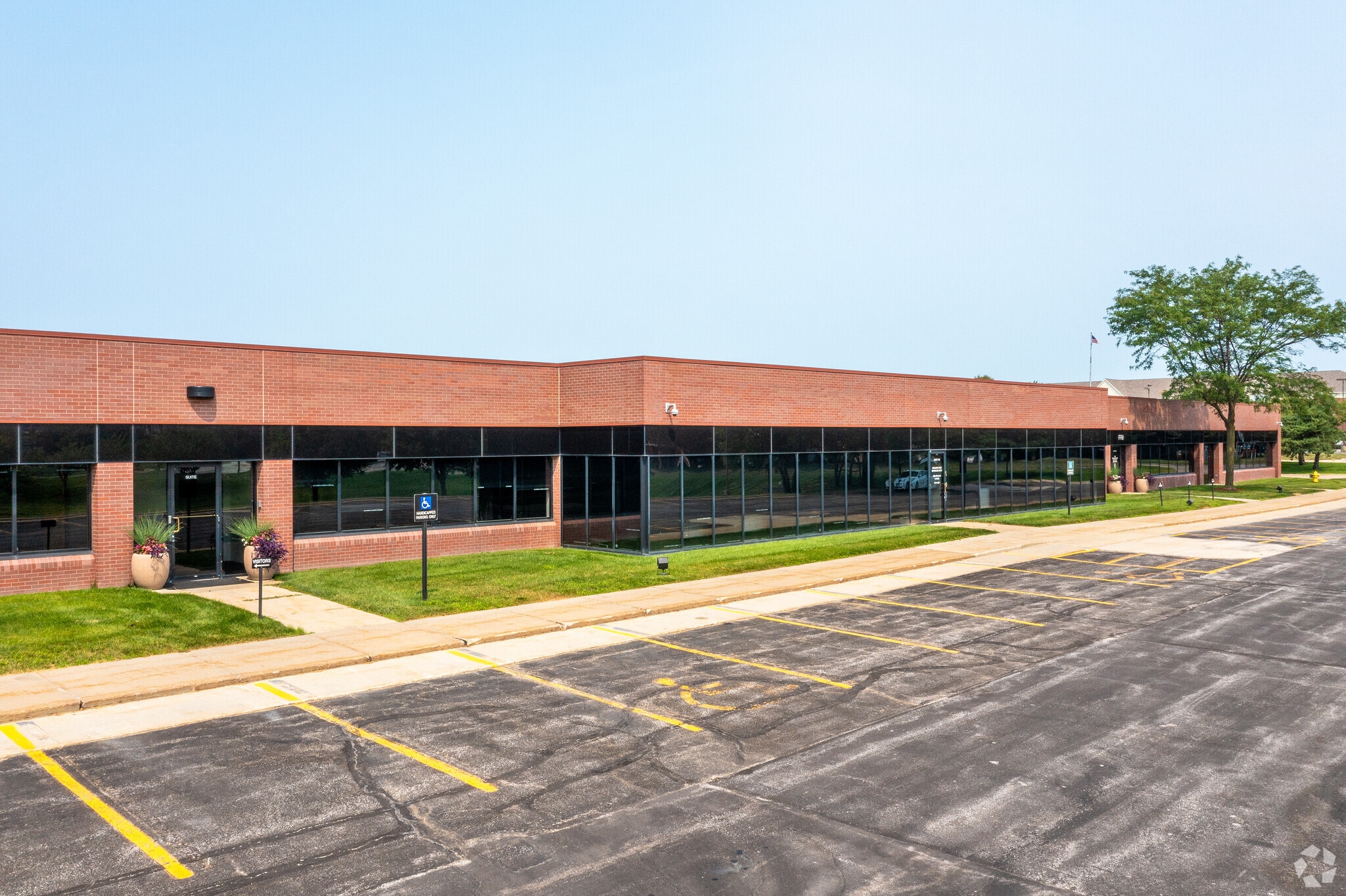 7601 Office Plaza Dr N, West Des Moines, IA à louer Photo du bâtiment- Image 1 de 6