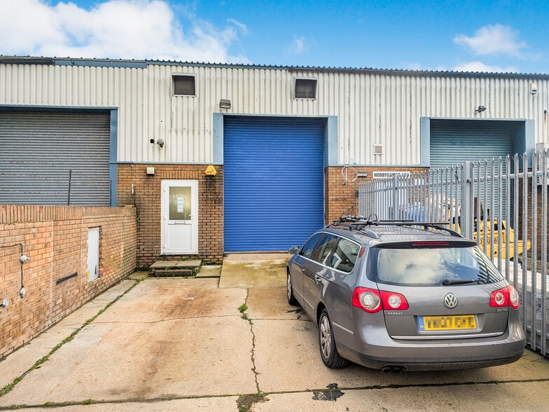 Ford Rd, Ford for lease - Building Photo - Image 3 of 3