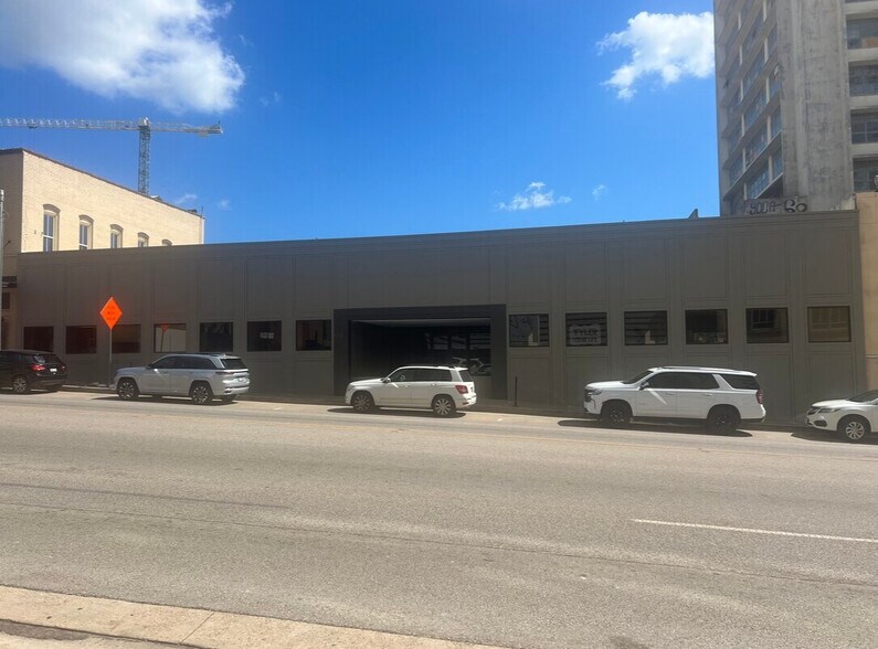 120 S Broadway Ave, Tyler, TX à louer - Photo du bâtiment - Image 1 de 12