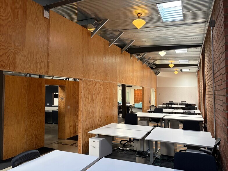 248 Main St, Venice, CA à louer - Photo du bâtiment - Image 3 de 12