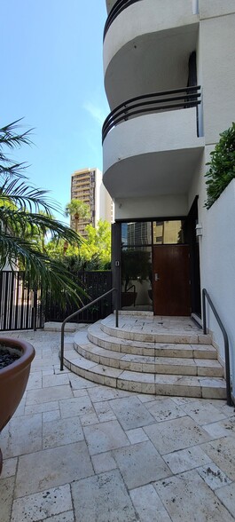 151 SE 15th Rd, Miami, FL à vendre - Photo du b timent - Image 3 de 13