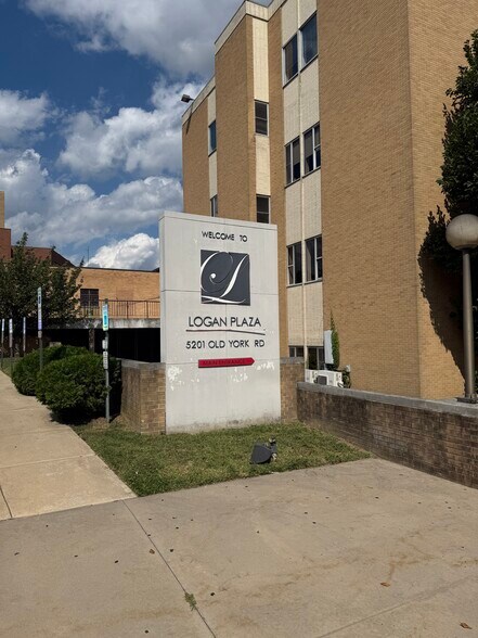 5201 Old York Rd, Philadelphia, PA à louer - Photo du bâtiment - Image 2 de 7