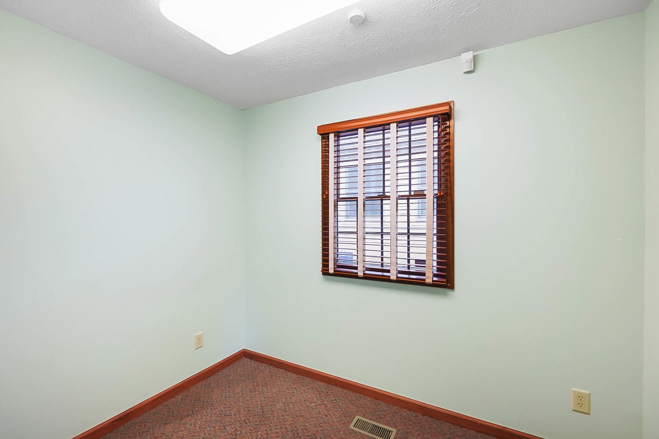 860 E Franklin St, Dayton, OH 45459 - Unité D - - Photo intérieure - Image 2 of 15