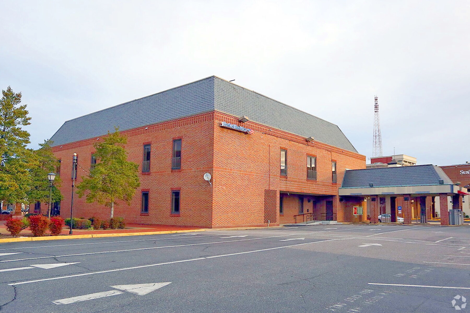 1 W Queens Way, Hampton, VA à vendre Photo principale- Image 1 de 3