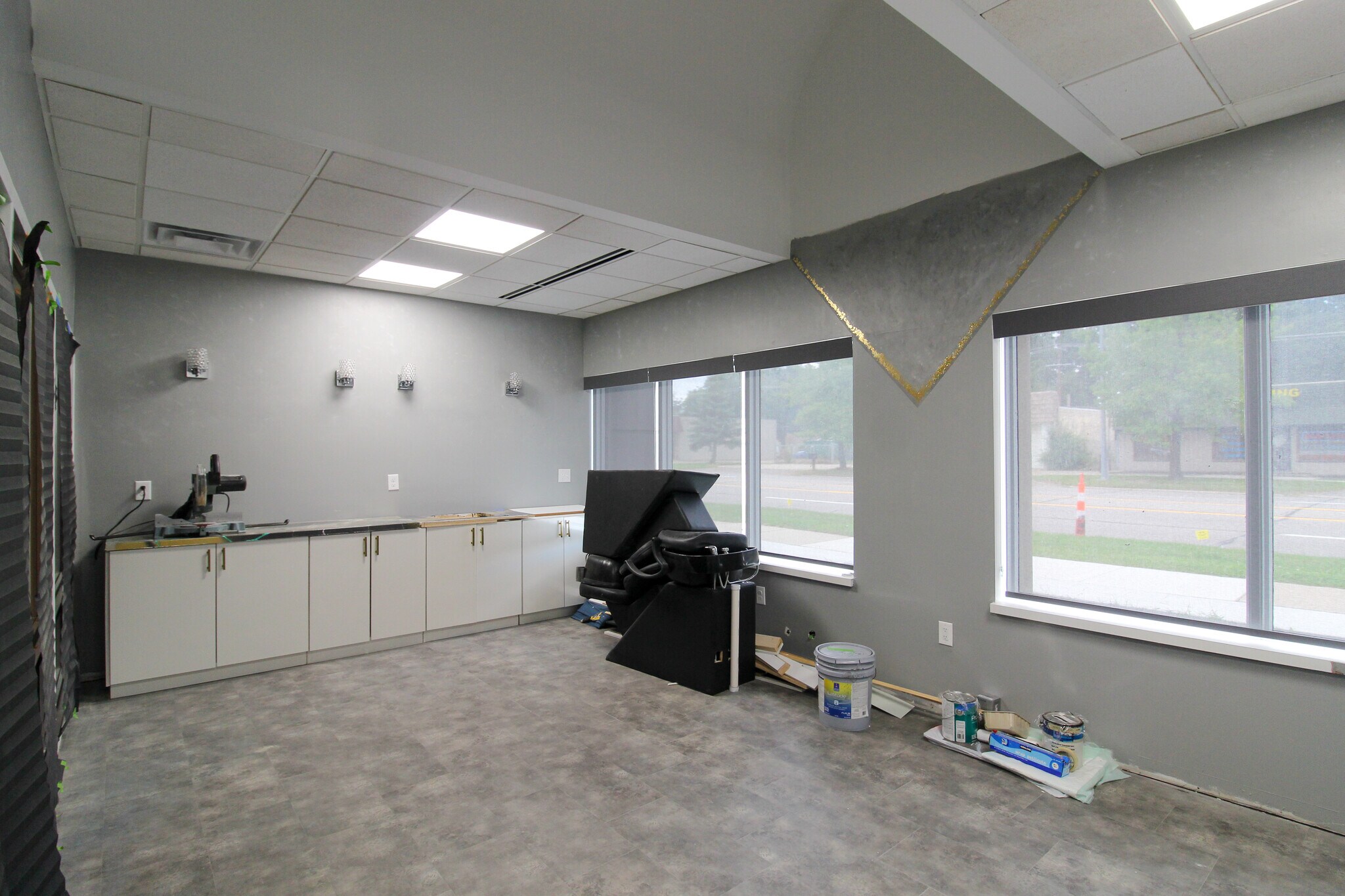 27621 Warren Rd, Garden City, MI for lease Interior Photo- Image 1 of 4