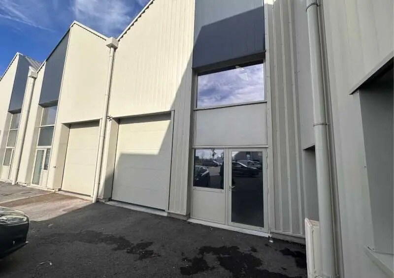 Bureau dans Genas à louer - Photo du bâtiment - Image 3 de 5