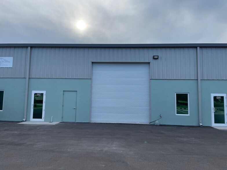 6840-6848 28th Street Cir E, Sarasota, FL for lease - Building Photo - Image 2 of 7