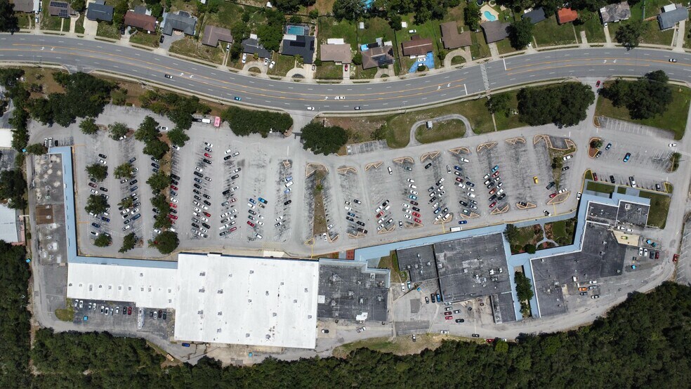 1200 Deltona Blvd, Deltona, FL à louer - Photo du bâtiment - Image 2 de 6