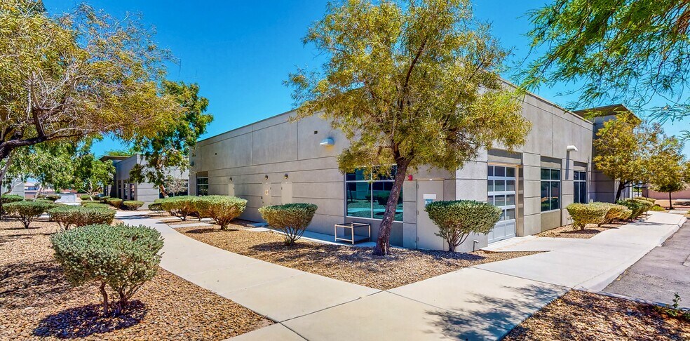 7693 W Post Rd, Las Vegas, NV à vendre - Photo du bâtiment - Image 3 de 15
