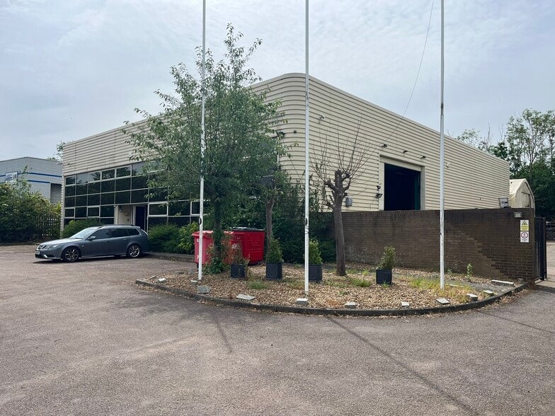 71 Alston Dr, Milton Keynes for lease - Building Photo - Image 3 of 6