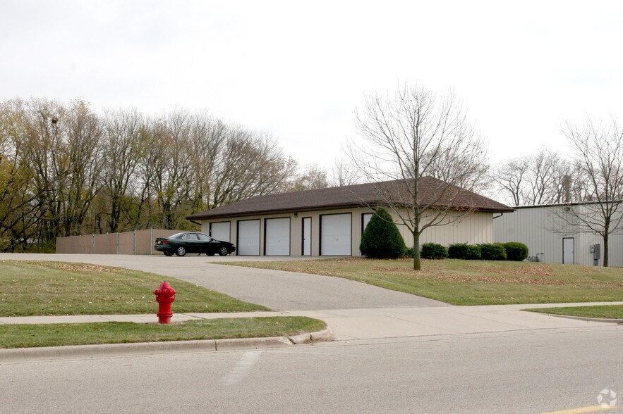 550 N Burr Oak Ave, Oregon, WI à louer - Photo du bâtiment - Image 2 de 2