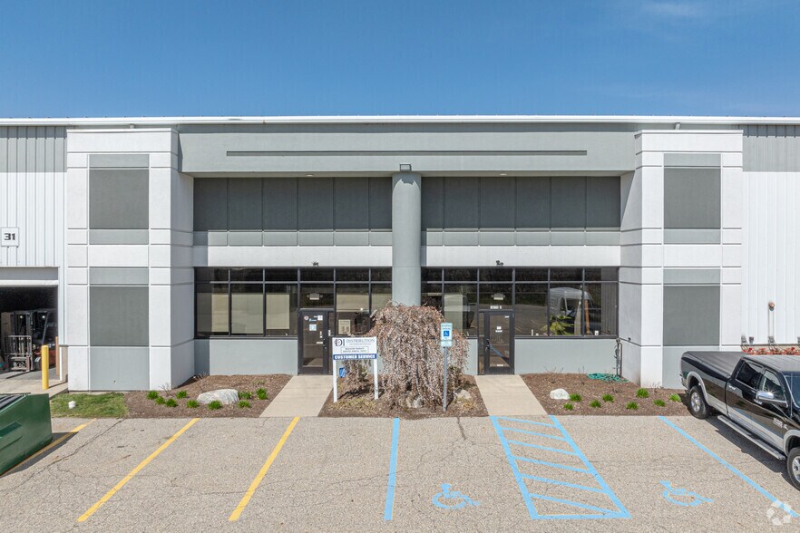 3056 Walker Ridge Dr NW, Grand Rapids, MI à louer - Photo du bâtiment - Image 3 de 8