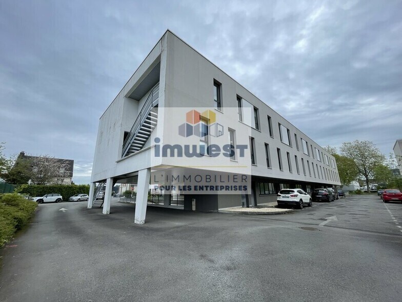 Office in Rennes for lease - Building Photo - Image 1 of 3