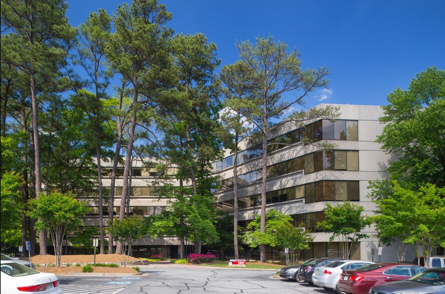 2801 Buford Hwy NE, Atlanta, GA à louer - Photo du bâtiment - Image 1 de 17