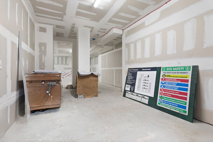 170 Marcy Ave, Brooklyn, NY for lease - Interior Photo - Image 2 of 7