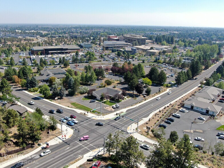 2100 NE Neff Rd, Bend, OR à louer - Photo du bâtiment - Image 3 de 4