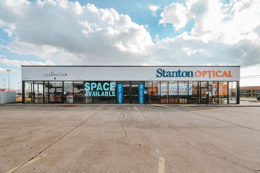 7804 N Navarro St, Victoria, TX for lease - Building Photo - Image 2 of 3