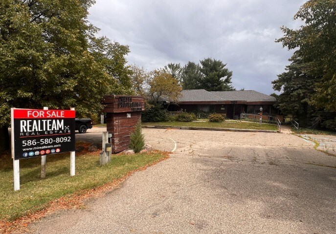 701 S Creyts Rd, Lansing, MI à vendre Photo du bâtiment- Image 1 de 1