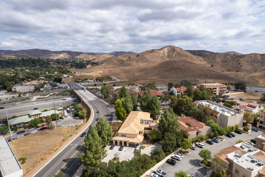 28040 Dorothy Dr, Agoura Hills, CA à vendre - Aérien - Image 3 de 105