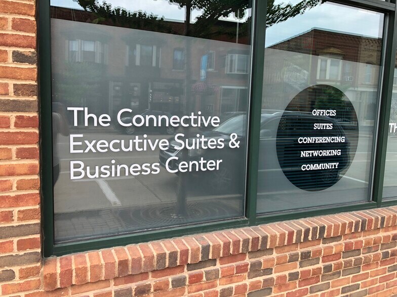 320 Main Ave, De Pere, WI à louer - Photo du bâtiment - Image 2 de 4