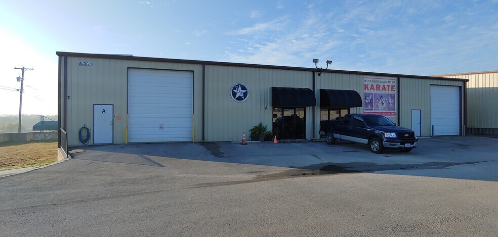 3546 Loop 337, New Braunfels, TX à louer - Photo du bâtiment - Image 2 de 5