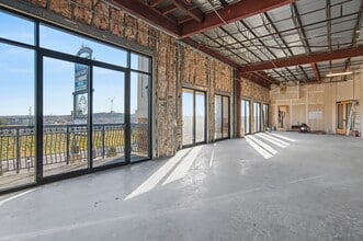 295-307 E Renfro St, Burleson, TX à louer Photo intérieure- Image 2 de 3