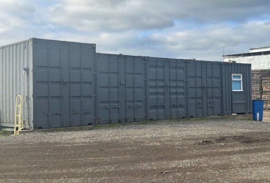 Shipping Containers, Whipley Manor Farm, Palmers Cross, Guildford for lease - Primary Photo - Image 1 of 1