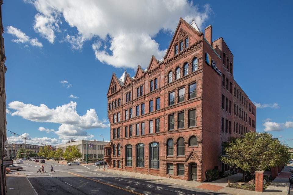 126 N Salina St, Syracuse, NY à louer Photo principale- Image 1 de 7