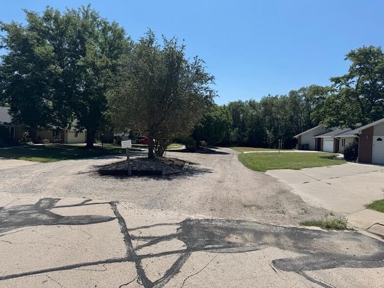 1522-1624 Centennial Dr, McCook, NE for sale - Building Photo - Image 3 of 11